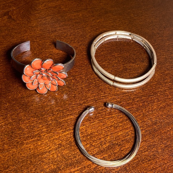 Fabulous Bundle of Bracelets:  4 Distinctive, Fun Bracelets to Liven Up Things - Picture 4 of 9